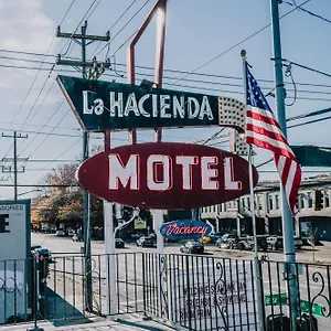 https://la-hacienda-motel.seattlehotelsites.com